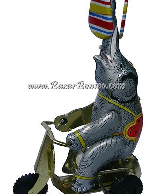 AS0370E - Elefante sulla Vespa Elica